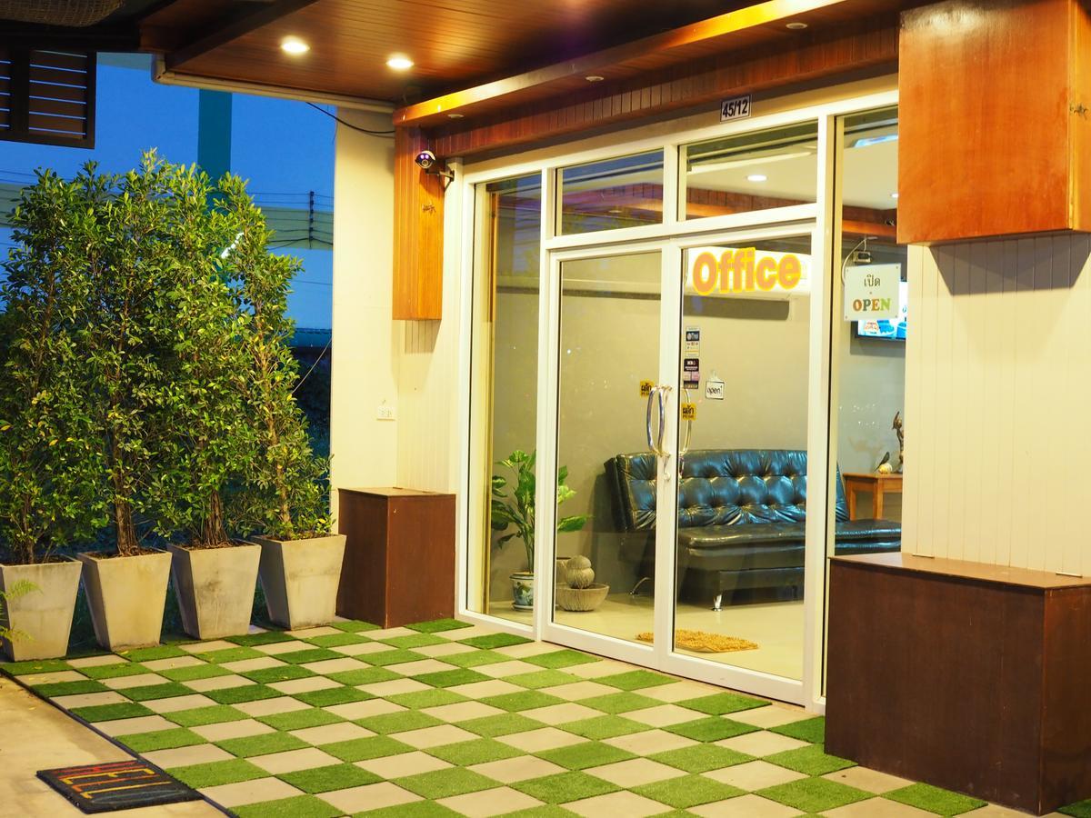 Hostel A Nighttime Krabi town Exterior foto